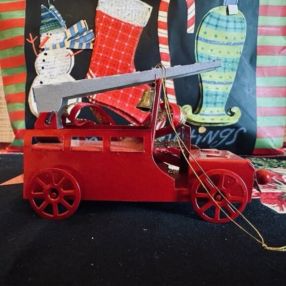 VTG Metal Red Fire Truck w/Ladder Flower Bow Ornament Christmas Holiday - Picture 14 of 14
